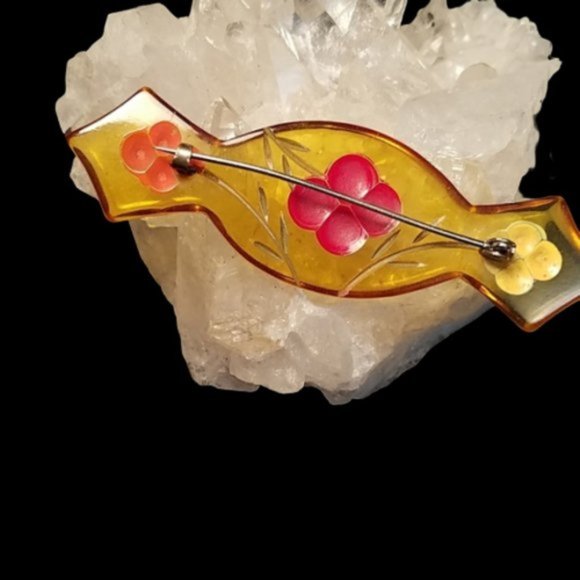 Vintage Reverse Carved Apple Juice Bakelite Brooch Hand Painted - Picture 4 of 4